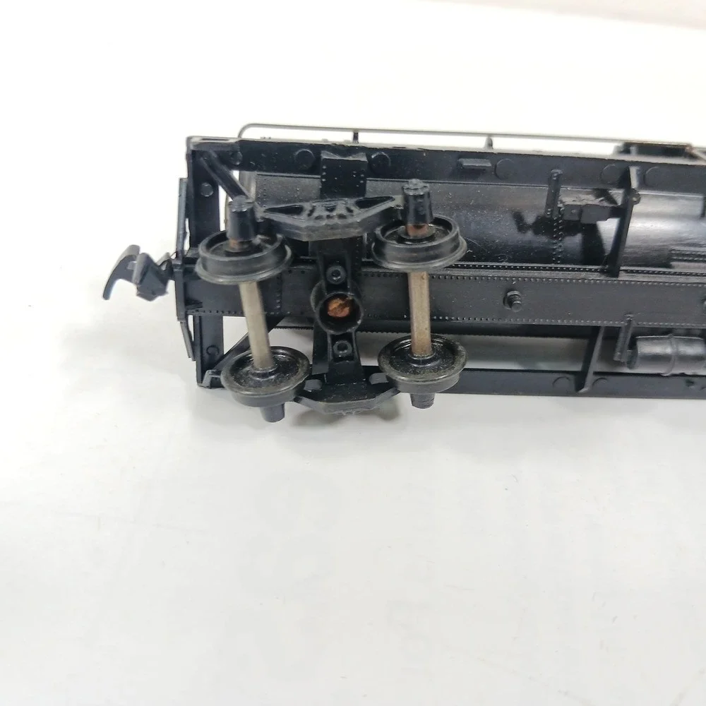 Athearn 1577 Baltimore & Ohio 40 Ft Single Dome Tank Car HO Scale Black B&O X409